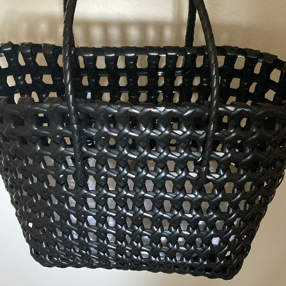 Black VEGAN Woven Tote Bag with Open Weave Design and Sturdy Handles - Picture 4 of 7